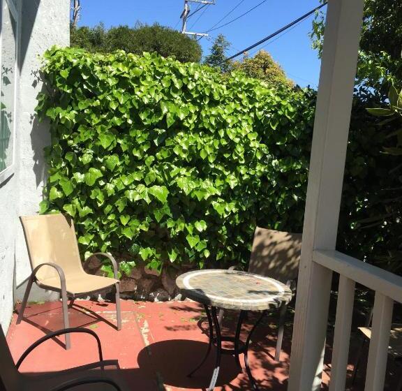 スイート, Harbor Inn