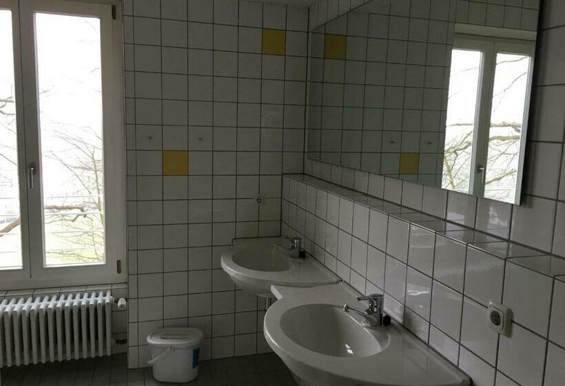 غرفة قياسية رباعية حمام مشترك, Jugendherberge Aachen