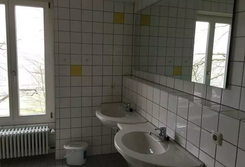 浴室共有スタンダード４人用ルーム, Jugendherberge Aachen