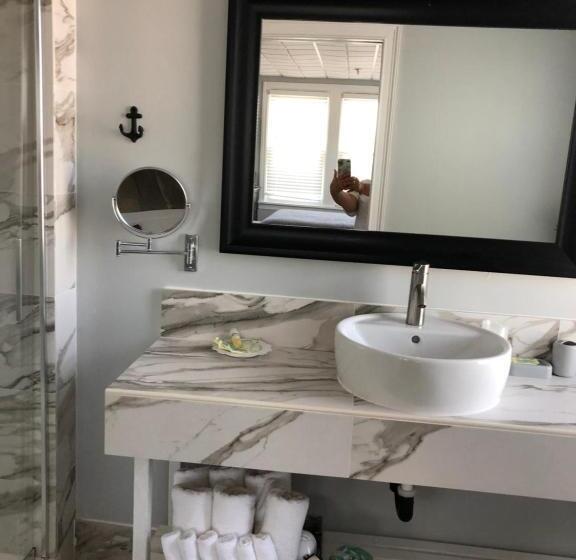 패밀리 스위트, Ocean Manor 1100 Inn