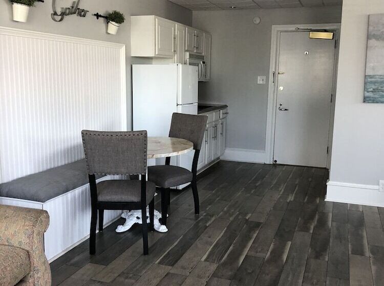 جناح عائلي, Ocean Manor 1100 Inn