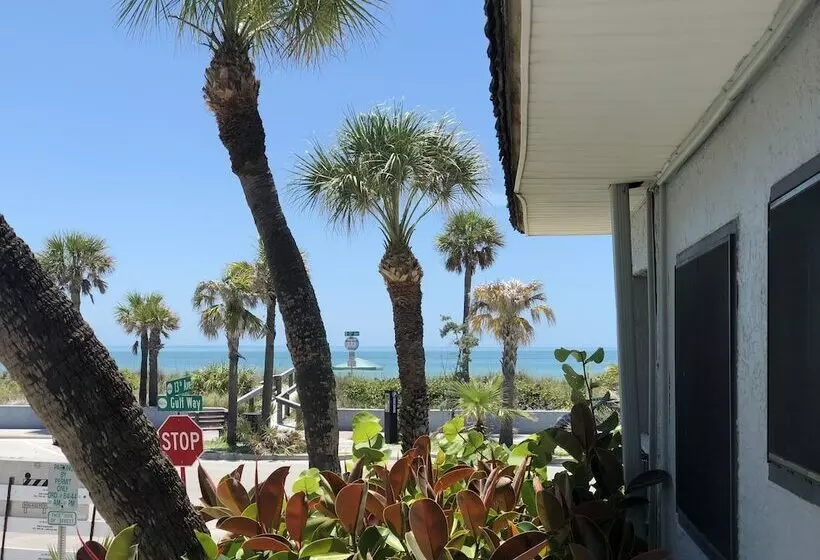 ファミリーステューディオ, Sabal Palms Inn