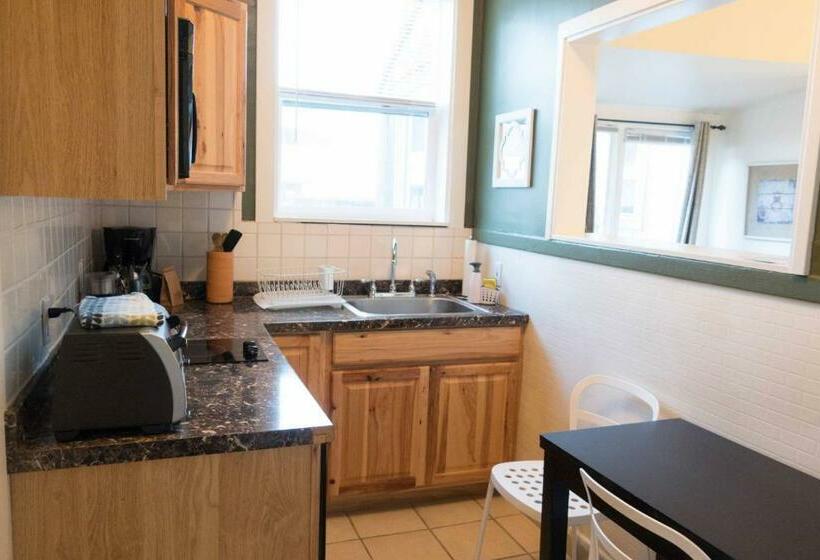 إستوديو قياسى, Sauerdough Lodging