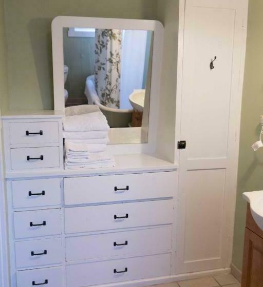 إستوديو قياسى, Sauerdough Lodging