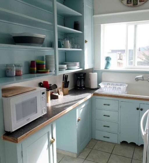 شقة غرفة واحدة, Sauerdough Lodging