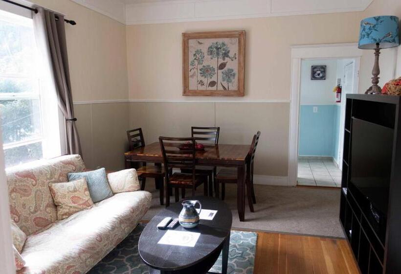 شقة غرفة واحدة, Sauerdough Lodging