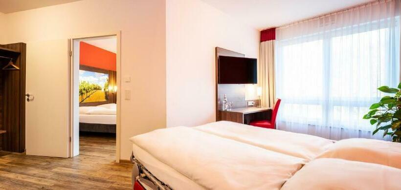 جناح جونيور, Schroeders Wein Style