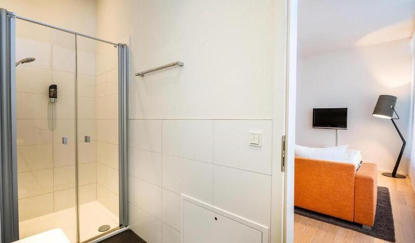 شقة غرفة واحدة, Schroeders Wein Style