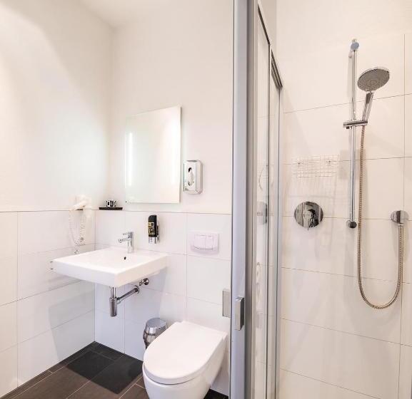 شقة غرفة واحدة, Schroeders Wein Style