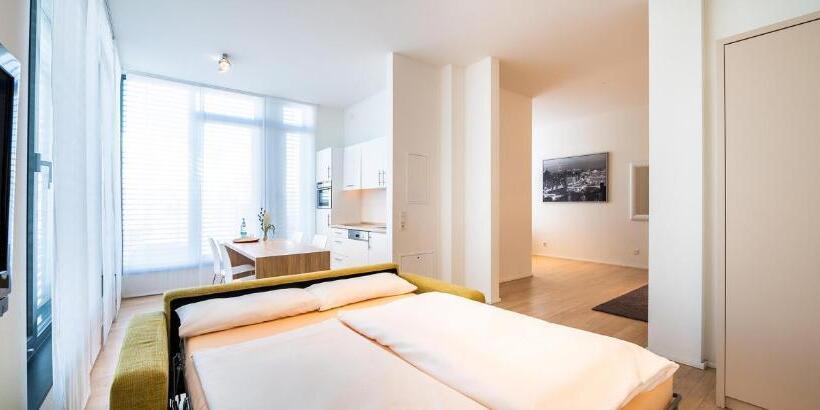 شقة غرفة واحدة, Schroeders Wein Style