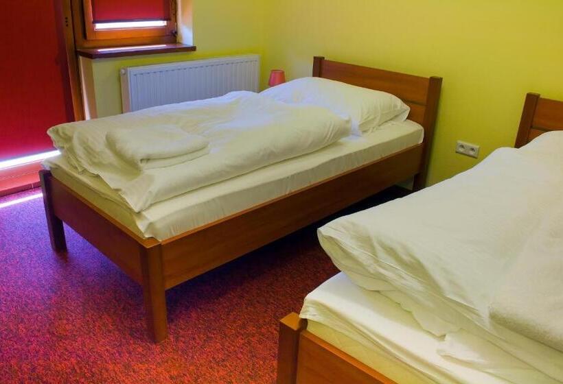 スタンダードルーム, Tennis