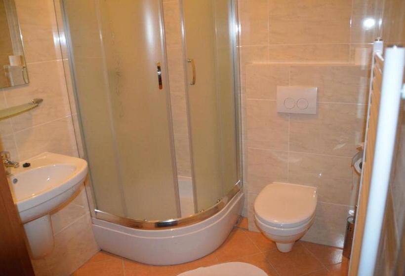 スタンダードルーム, Tennis