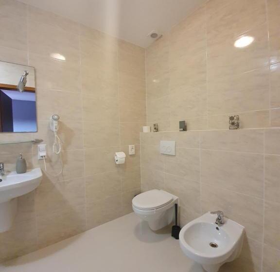 חדר דלוקס, Tennis