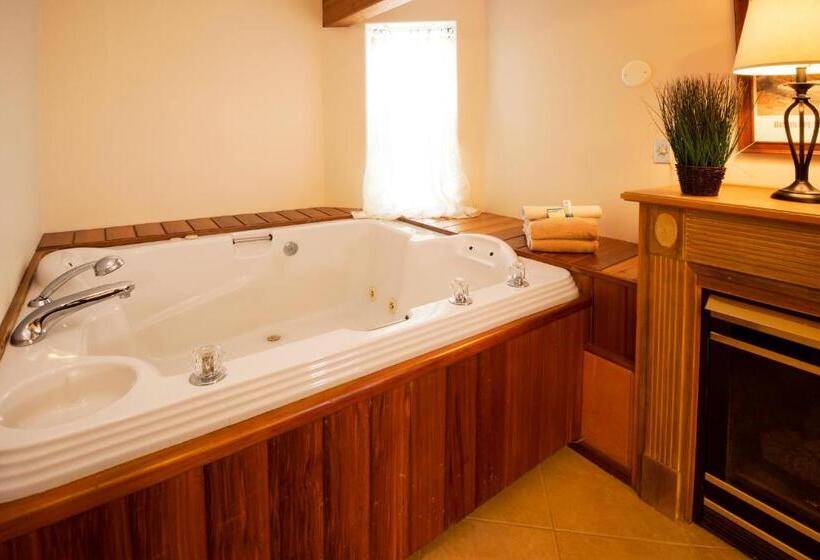 سوئیت با تخت بزرگ, The Seaside Oceanfront Inn