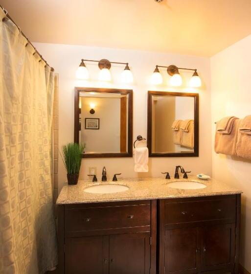 سوئیت با تخت بزرگ, The Seaside Oceanfront Inn