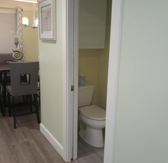 سوئیت 2 خوابه, The Seaside Oceanfront Inn