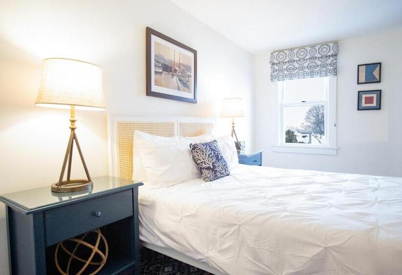 اتاق استاندارد, The Whaler's Inn