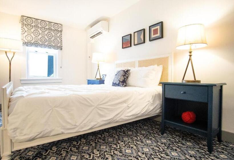 اتاق استاندارد, The Whaler's Inn