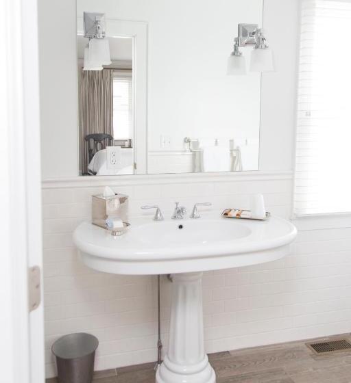 اتاق استاندارد با تخت بزرگ, The Whaler's Inn