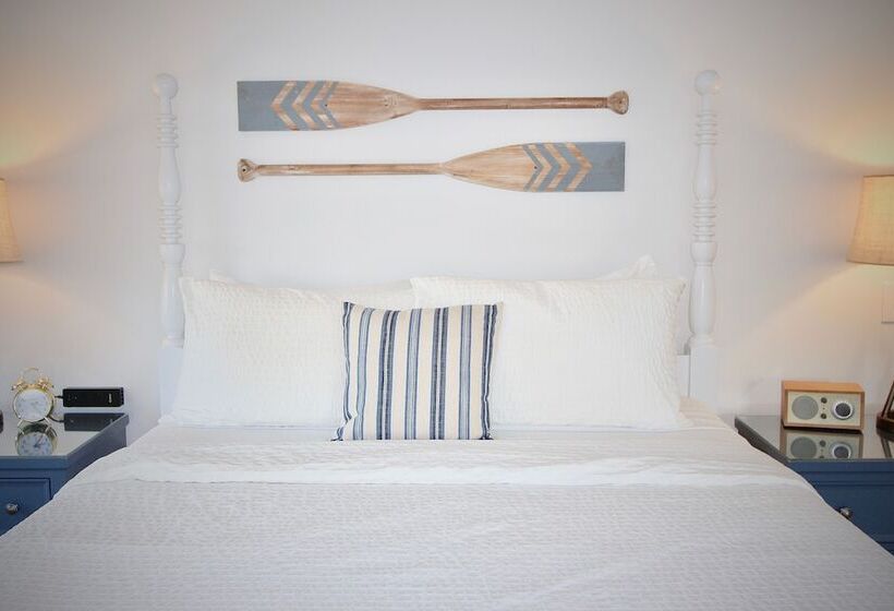 اتاق لوکس, The Whaler's Inn