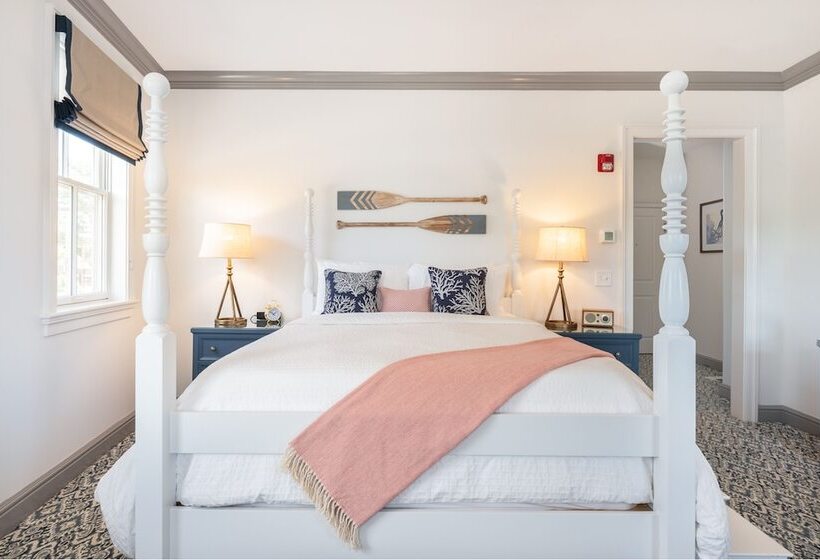 اتاق لوکس, The Whaler's Inn