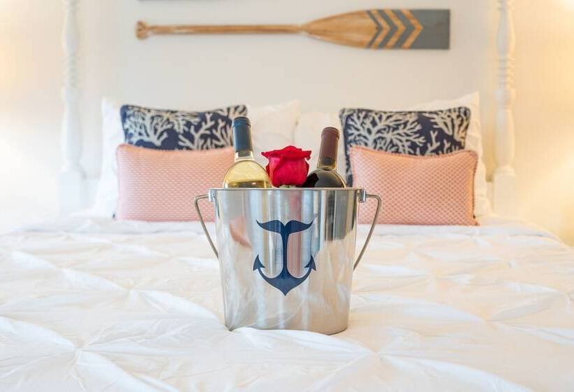 اتاق لوکس, The Whaler's Inn