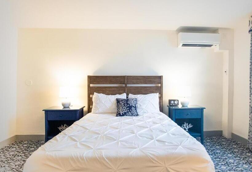 اتاق استاندارد, The Whaler's Inn