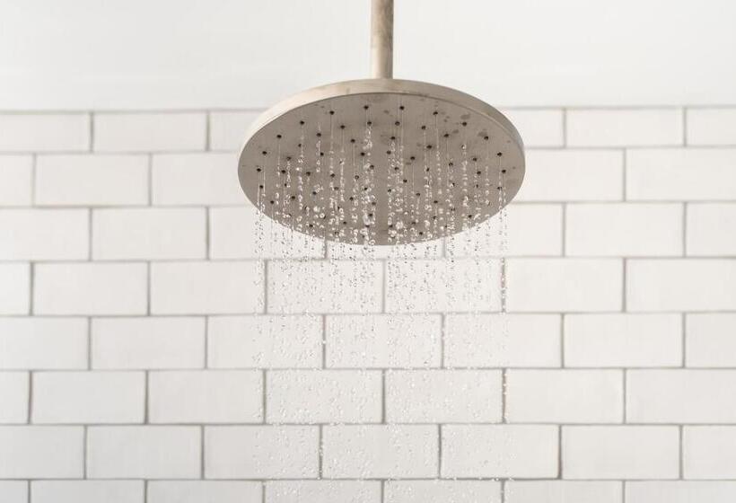 اتاق لوکس, The Whaler's Inn