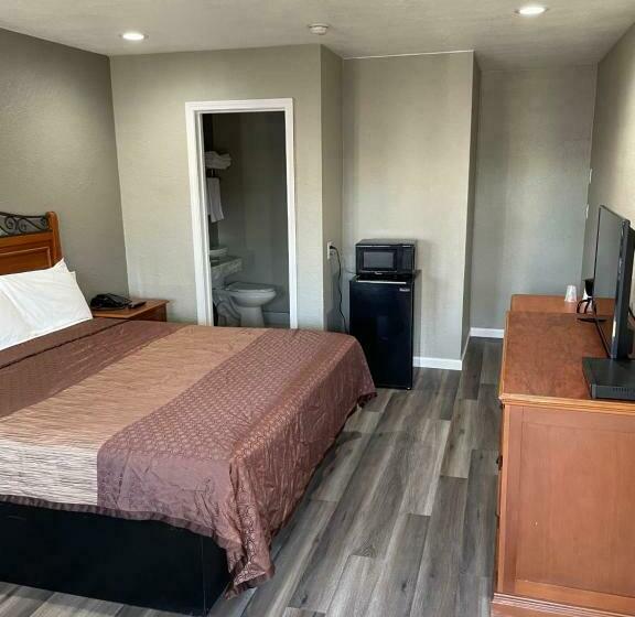 带大床的标准间, Villa Court Inn Oroville