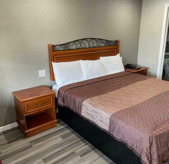 חדר סטנדרט עם מיטת קינג, Villa Court Inn Oroville