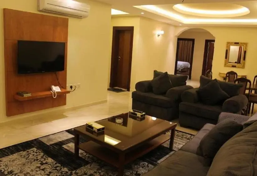 Huoneisto 3 Makuuhuonetta, أجنحة النرجس أبها