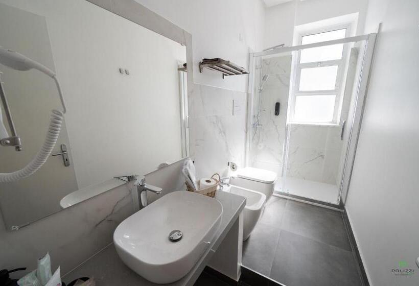 バルコニー付きスタンダードルーム, New River