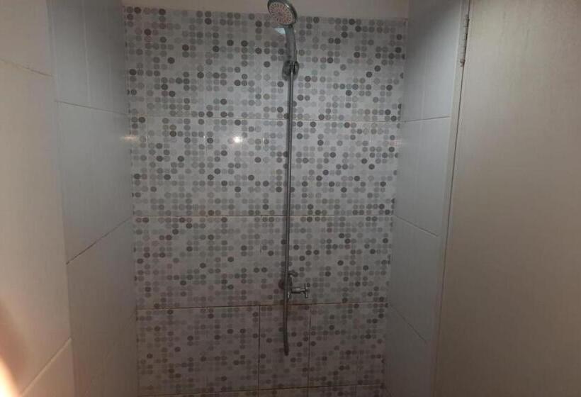 デラックスルーム, Oyo Life 93139 Apartemen Grand Sentraland By Evi