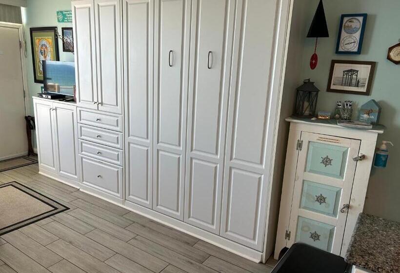 스탠다드 스튜디오 바다 전망, Ob Oceanfront Studio   Closest To The Beach