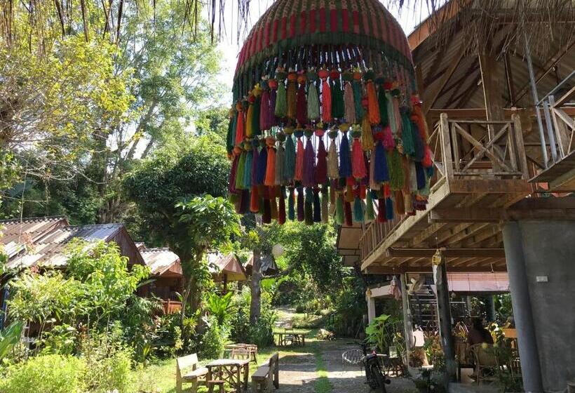 اتاق یک تخته با چشم‌انداز باغ, Baan Wisarut Guesthouse