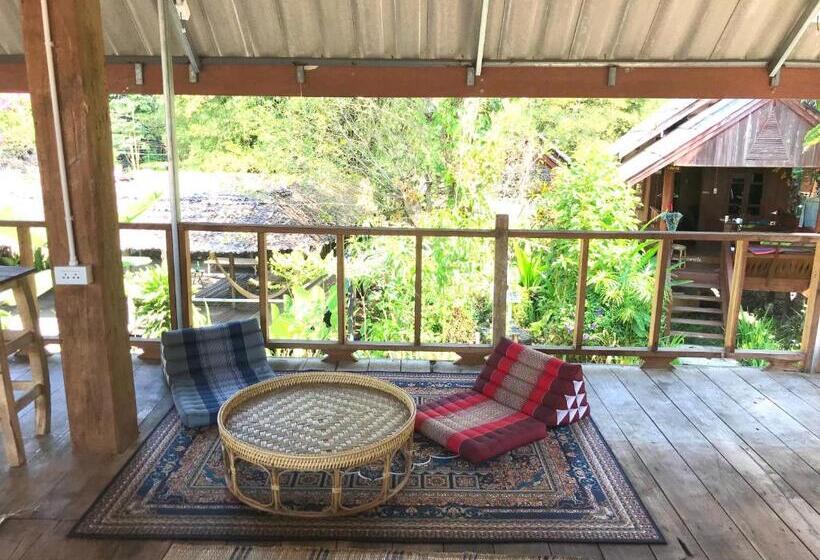 اتاق یک تخته با چشم‌انداز باغ, Baan Wisarut Guesthouse