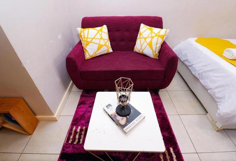 اتاق استاندارد, Hennessywhitehouse