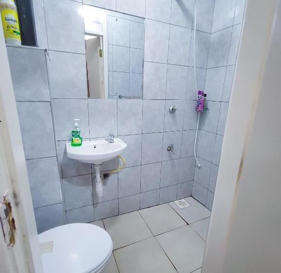 اتاق استاندارد, Hennessywhitehouse