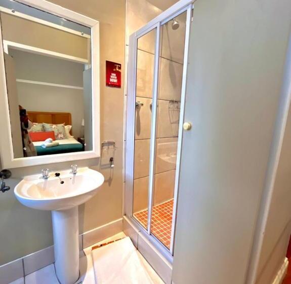 Номер Стандарт, Kardinal Guest House
