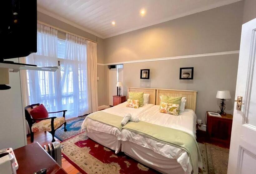 スタンダードルーム, Kardinal Guest House