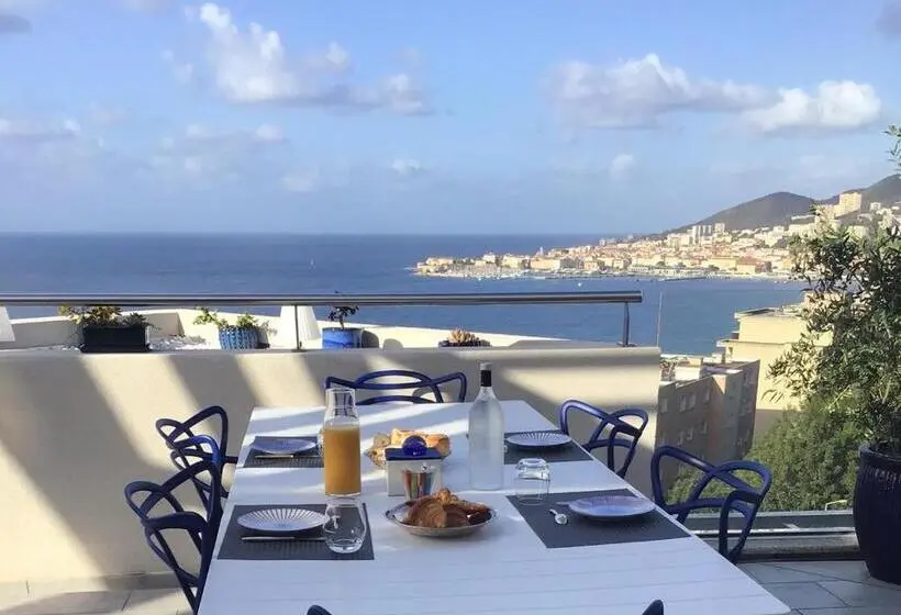 オーシャンビュースイート, Suite Avec 2 Chambres D Hôtes Pour 1 à 4 Personnes Avec Terrasse, Vue Mer, Parking Privé, Proche Por