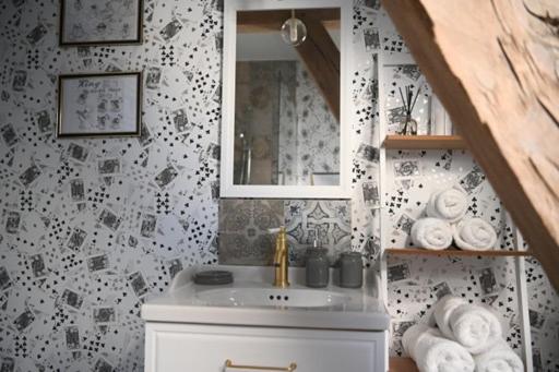 Семейный Номер Вид на Сад, Le Terrier, Chambre D Hôtes à Thème Alice Au Pays Des Merveilles