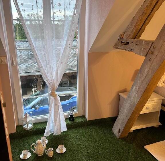 Семейный Номер Вид на Сад, Le Terrier, Chambre D Hôtes à Thème Alice Au Pays Des Merveilles