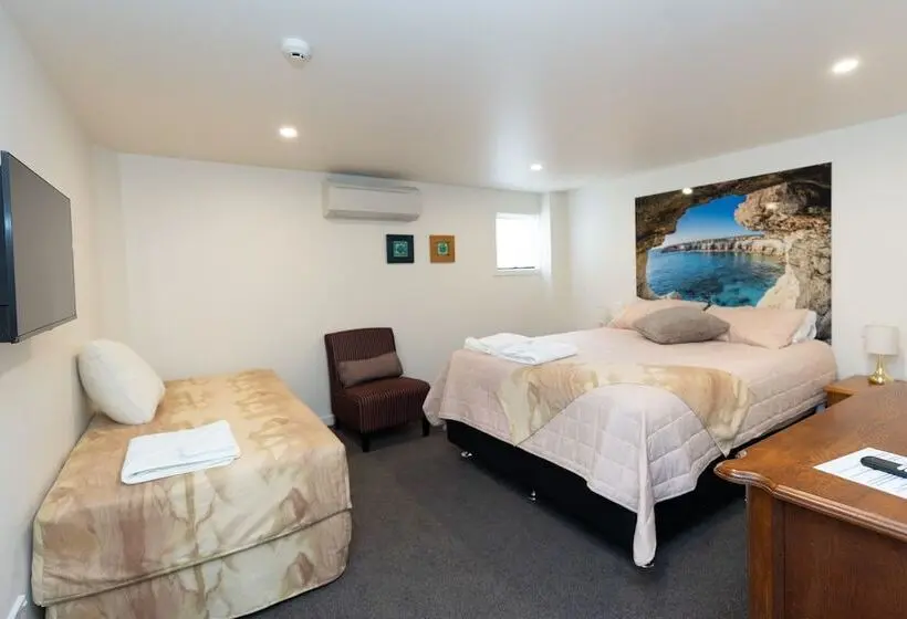 Perhehuone, Tui Lodge Oakura