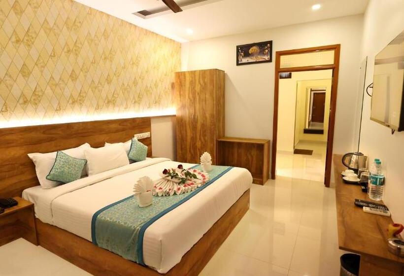 جناح إدارى, Grand Square