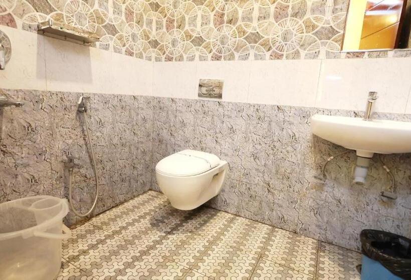 جناح عائلي, Grand Square