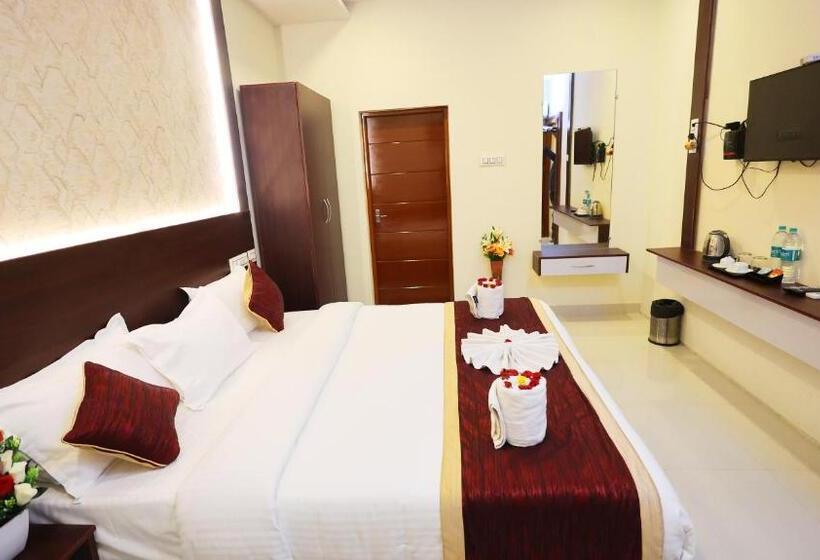 جناح عائلي, Grand Square