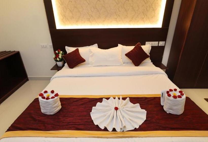 جناح عائلي, Grand Square