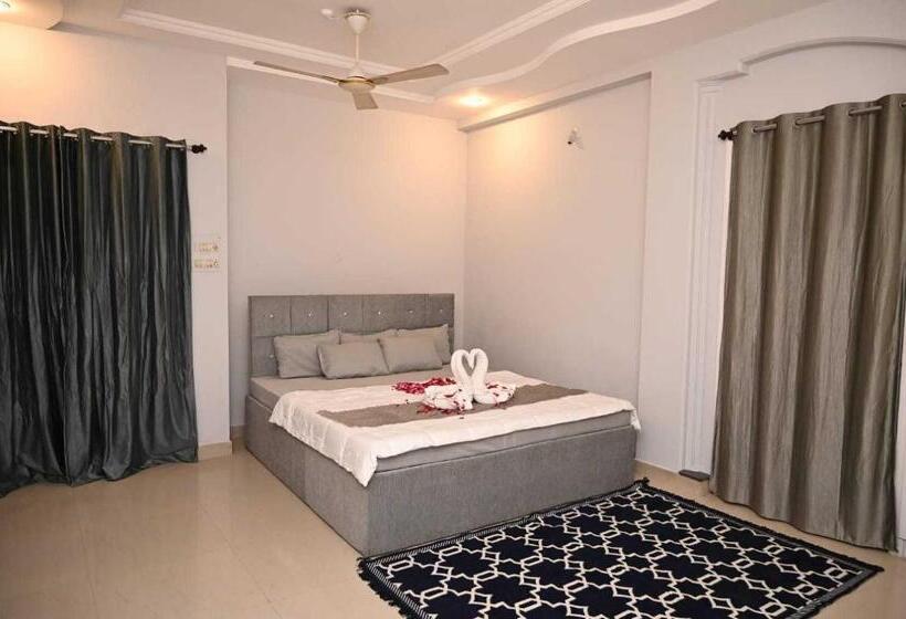 Pokój Trzyosobowy Klasyczny, Oyo Flagship The Angel Villa