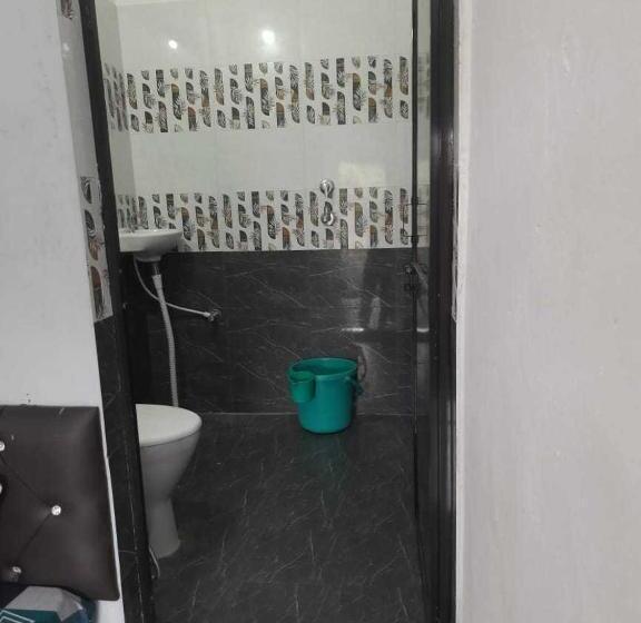 Pokój Trzyosobowy Klasyczny, Oyo Flagship The Angel Villa